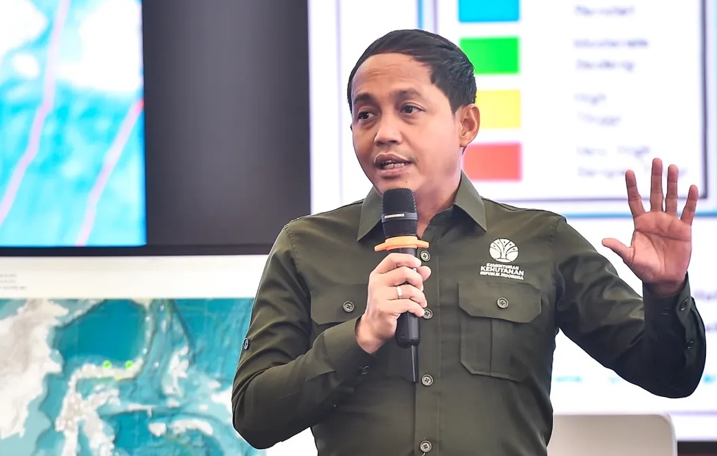 Mebteri Kehutanan Raja Juli Nasution viral gegara main gaple dengan tsk Aziz Wellang . [instagram] 